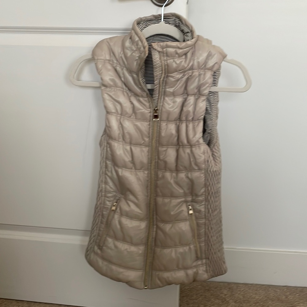 Cream/tan vest